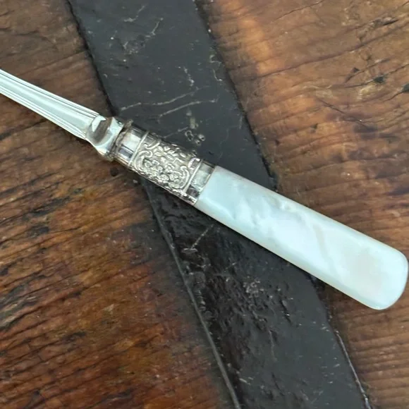 Antique Silver Plate Pie/Cake Server Pearl Handle - Picture 5 of 5